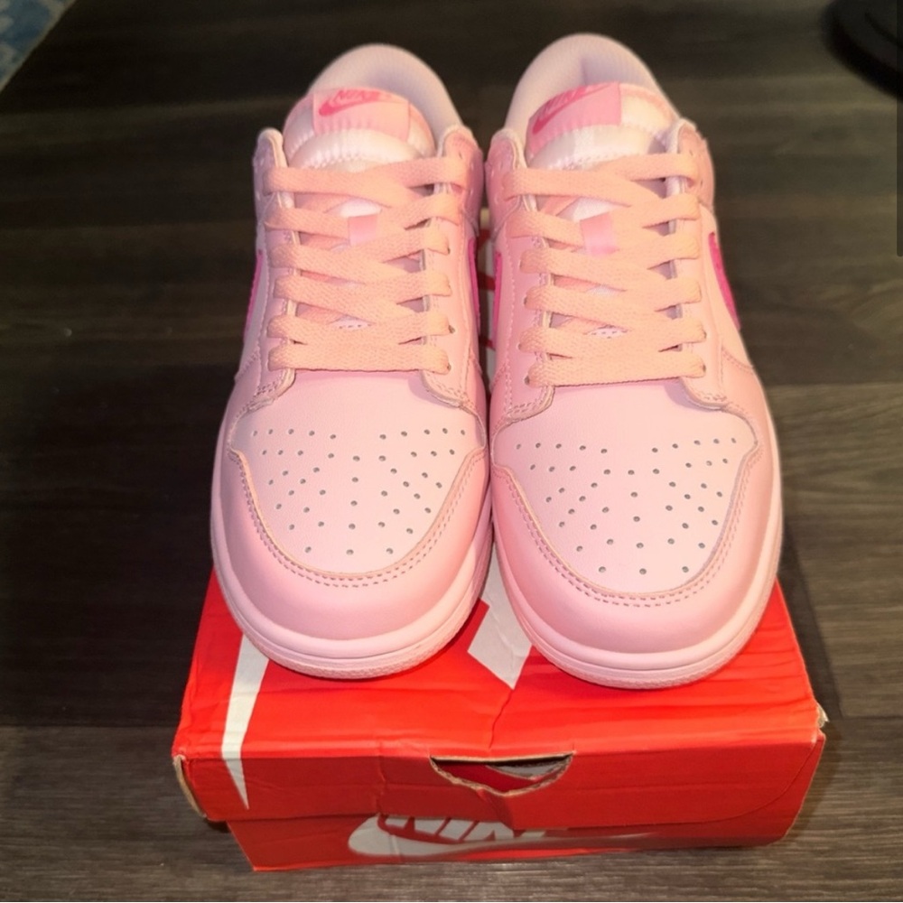 Triple pink nike dunks size 5.5 womens no box